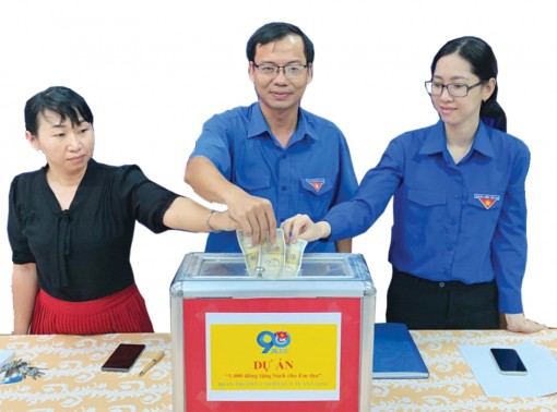 “1.000 đồng tặng sách cho em thơ"