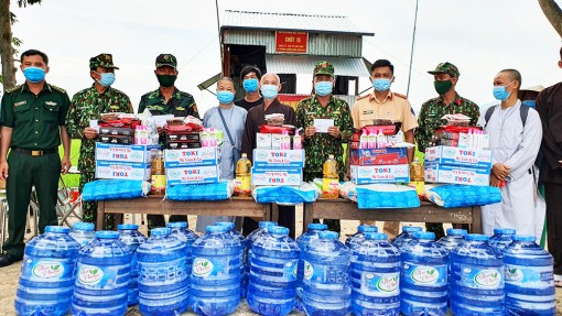 Tiếp tục hỗ trợ các chốt phòng, chống dịch bệnh COVID-19 trên biên giới