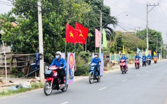 Đoàn viên, thanh niên huyện Phú Tân thực hiện cao điểm tuyên truyền về bầu cử
