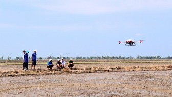 Thử nghiệm thiết bị bay “3 trong 1” trên đồng ruộng