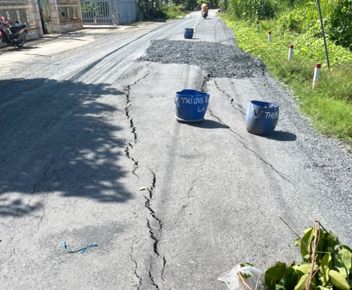 Sụt lún đoạn dài hơn 40m, nguy cơ sạt lở tuyến Tỉnh lộ 946, sông Ông Chưởng
