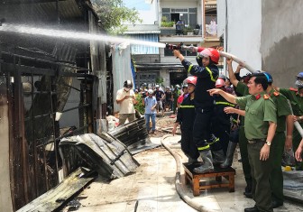 Cháy thiệt hại hoàn toàn 3 căn nhà ở TP. Long Xuyên