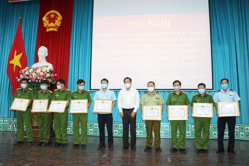 An Giang phát động quần chúng tham gia tố giác buôn lậu