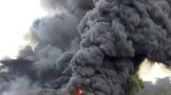 Nigeria: Xe bồn phát nổ khi đang sang chiết xăng, 64 người bị thương