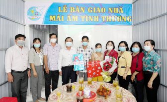 Hội Liên hiệp Phụ nữ huyện Châu Thành trao nhà “Mái ấm tình thương” tại xã Vĩnh Nhuận