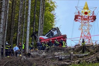 Italy: 3 người bị bắt sau vụ rơi cáp treo
