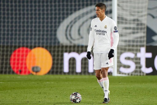 MU tăng tốc ký Varane, Atletico mua Dybala