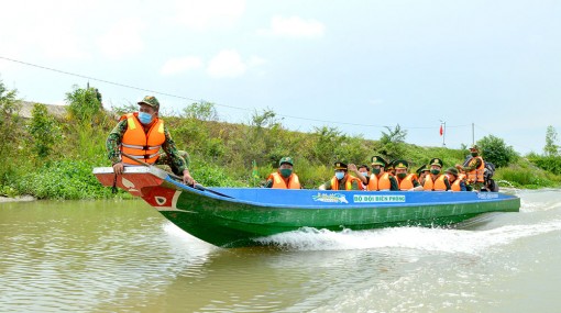 “Nhiệm vụ kép” của người lính giữ biên cương