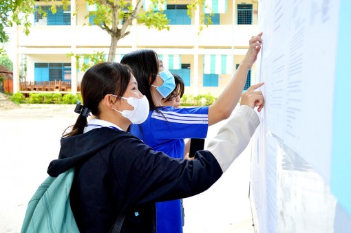 Thí sinh An Giang làm thủ tục dự thi tuyển sinh vào lớp 10