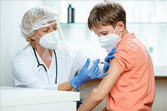EU cho phép sử dụng vaccine của Pfizer cho trẻ từ 12 tuổi trở lên