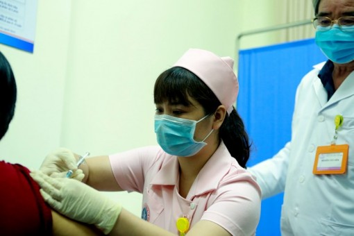Việt Nam gấp rút thử nghiệm vaccine COVID-19, tính đến phương án cấp phép khẩn cấp