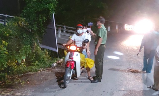 Tổ chức kiểm soát, chốt chặn người, phương tiện ngoài thị trấn Núi Sập vào địa bàn phục vụ công tác phòng, chống dịch bệnh COVID-19