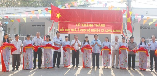 Chợ Mới cất hơn 820 căn nhà cho hộ nghèo, cận nghèo, hộ khó khăn