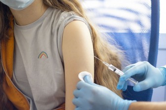 Từ ngày 15-6, Pháp bắt đầu tiêm vaccine COVID-19 cho lứa tuổi 12-17