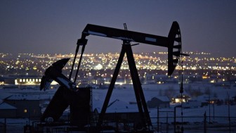 Giá dầu trên thị trường thế giới tăng gần 5% trong tuần qua