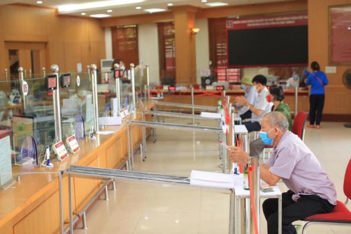 Lãi suất cho vay tiếp tục giảm, lãi suất huy động tăng nhẹ