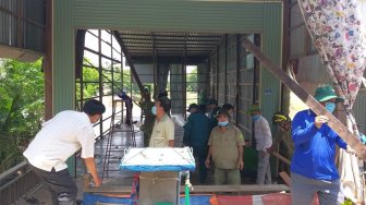 Hỗ trợ các hộ dân ở thị trấn An Phú bị ảnh hưởng sạt lở