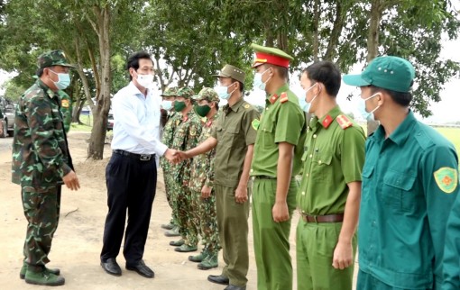 Phó Chủ tịch UBND tỉnh An Giang Lê Văn Phước kiểm tra công tác phòng, chống dịch bệnh COVID-19 tại 2 huyện biên giới Tri Tôn và Tịnh Biên