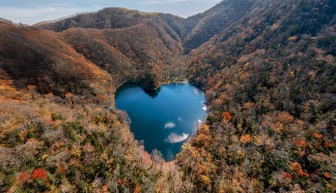 Hồ nước hình trái tim lãng mạn nhất Nhật Bản