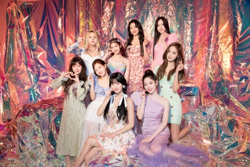 Nhóm nhạc TWICE xinh đẹp, quyến rũ trong MV chào đón mùa hè