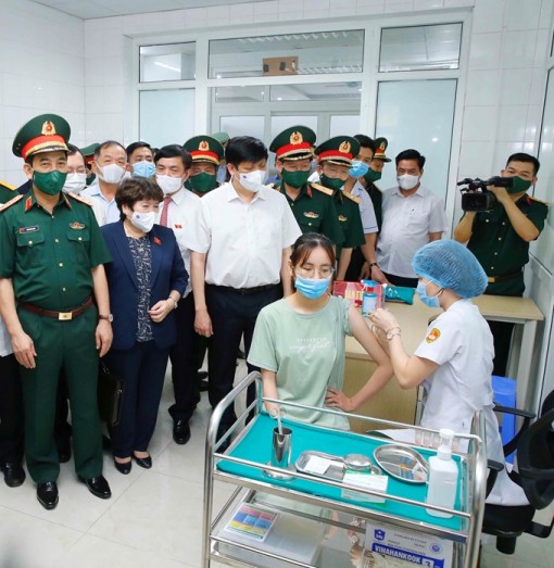 Việt Nam phê duyệt thử nghiệm giai đoạn 3 vắc xin phòng COVID-19 Nano Covax