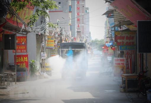 Việt Nam vượt mốc 10.000 ca bệnh và nỗ lực “ghìm cương” COVID-19