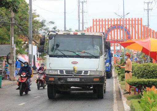 Khắc phục vướng mắc tại chốt kiểm soát phòng, chống dịch bệnh Vàm Cống