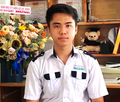 Gặp thí sinh đỗ thủ khoa vào Trường THPT Chuyên Thoại Ngọc Hầu