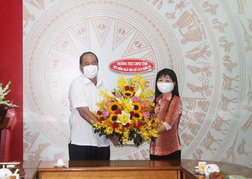 Chủ tịch UBND tỉnh An Giang Nguyễn Thanh Bình thăm, chúc mừng Ban Tuyên giáo Tỉnh ủy, Sở Thông tin và Truyền thông nhân dịp kỷ niệm 96 năm ngày Báo chí Cách mạng Việt Nam