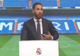 Ramos vừa khóc vừa phát biểu trong buổi lễ tri ân tại Real Madrid