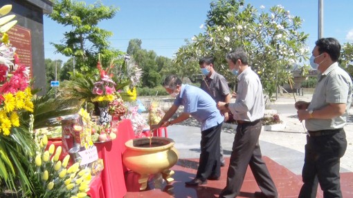 Tri Tôn tổ chức lễ tưởng niệm lần thứ 13 ngày mất cố Thủ tướng Võ Văn Kiệt