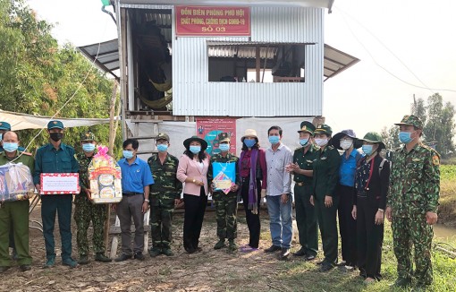 Phụ nữ An Giang tham gia chống dịch