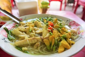 Món bún cá nức tiếng của đôi vợ chồng U80 lọt Top đặc sản Việt Nam