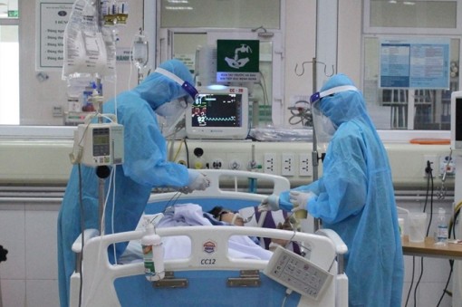 Thủ tướng khen 32 thầy thuốc tiêu biểu, xuất sắc trong phòng chống dịch COVID-19