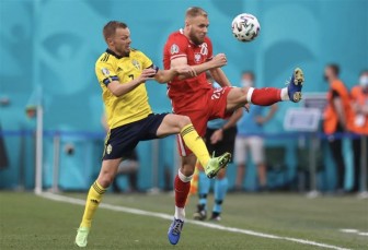 Lewandowski lập cú đúp, Ba Lan vẫn ngậm ngùi rời giải