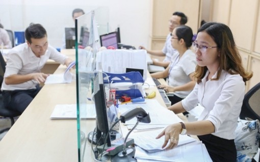 Bộ Nội vụ quy định công chức, viên chức không mặc quần bò đi làm