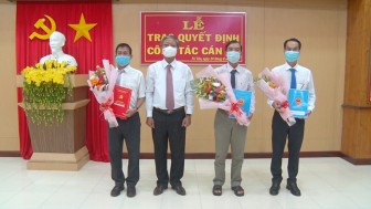 Tri Tôn trao quyết định điều động, bổ nhiệm 3 công chức lãnh đạo, quản lý