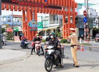 Kiểm soát phương tiện xe môtô tại cửa ngõ vào An Giang