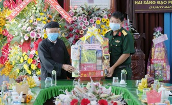 Bộ Chỉ huy Quân sự tỉnh An Giang thăm, chúc mừng Ban Trị sự Trung ương Giáo hội Phật giáo Hòa Hảo