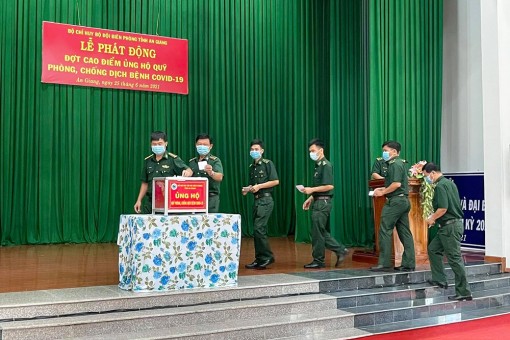 Bộ đội Biên phòng An Giang ủng hộ quỹ Phòng, chống dịch bệnh COVID-19 gần 220 triệu đồng