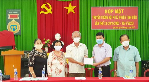 Tịnh Biên: khen thưởng đột xuất cá nhân, tổ chức thực hiện tốt công tác phòng, chống dịch COVID-19