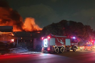 Cháy lớn tại tổng kho trong khu công nghiệp ở Bình Dương