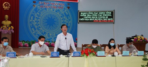 Phó Chủ tịch UBND tỉnh An Giang Lê Văn Phước kiểm tra, chỉ đạo công tác phòng, chống dịch bệnh COVID-19 trên địa bàn huyện Chợ Mới