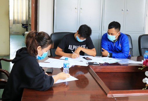 Công an TP. Long Xuyên làm việc với 2 cá nhân đưa thông tin sai sự thật về tình hình dịch bệnh COVID-19