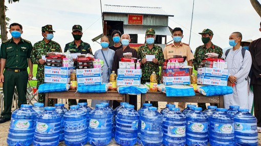 Thắm tình quân - dân trong đại dịch