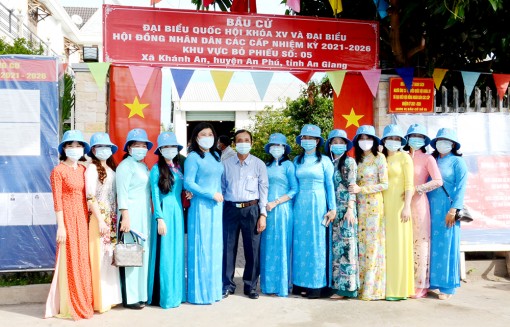 Xây dựng gia đình no ấm, tiến bộ, hạnh phúc