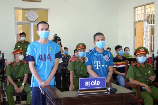 5 năm tù cho 2 đối tượng cố ý gây thương tích bảo vệ  chốt kiểm soát dịch bệnh COVID-19