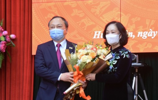 Công bố quyết định của Bộ Chính trị về công tác cán bộ