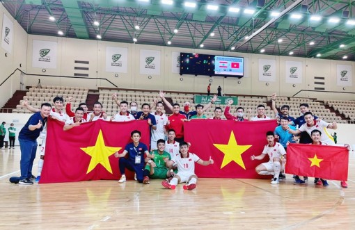 Khen thưởng Đội tuyển Bóng đá Futsal nam quốc gia