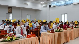 Kỳ họp thứ nhất, HĐND huyện Phú Tân kiện toàn các chức danh lãnh đạo chủ chốt HĐND và UBND